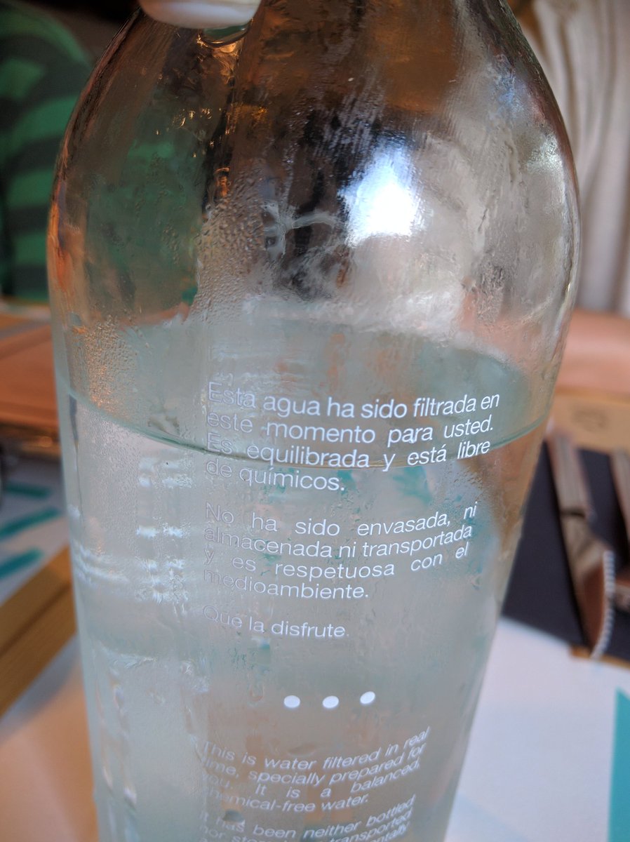 Este agua ha sido filtrada en este momento para usted. Está equilibrada y libre de químicos.
